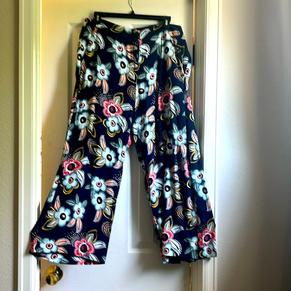 Wide legged pants. Loft brand, size 8, 100% rayon.